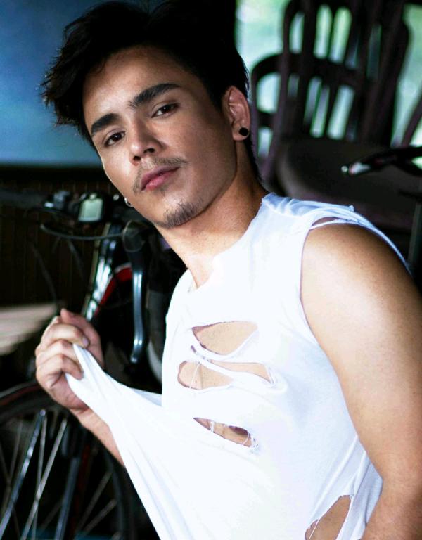 MAN-OMG-7---JOEY-RAINING-BOY